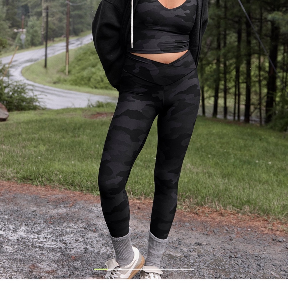 Aerie Offline Real Me High Waisted Crossover Camo Leggings